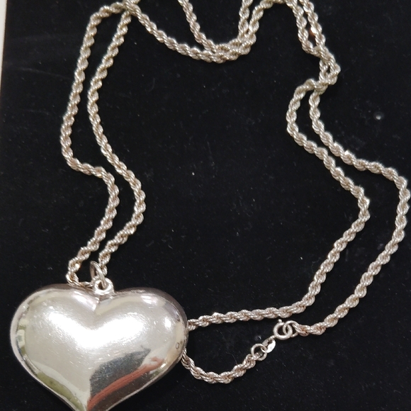 Jewelry - Elegant Sterling Silver Heart Pendant and Chain.